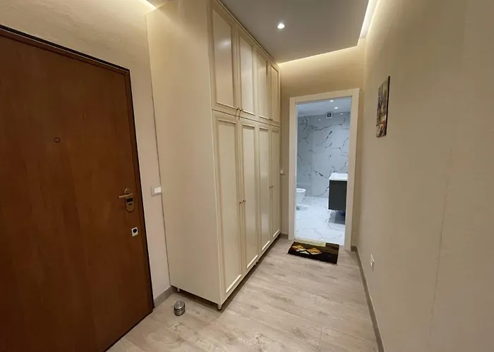 Center 1 * טיראנה